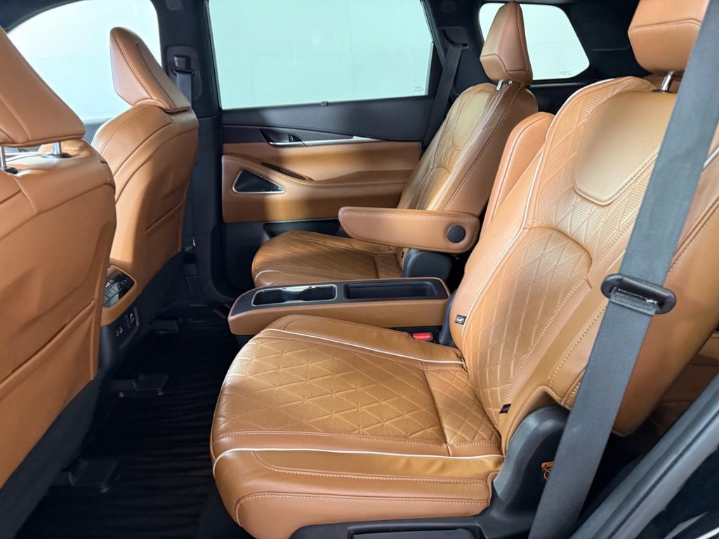 INFINITI QX60 Vehicle Full-screen Gallery Image 15