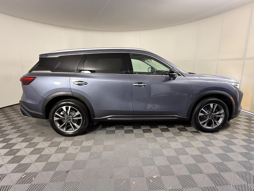 INFINITI QX60 Vehicle Full-screen Gallery Image 02