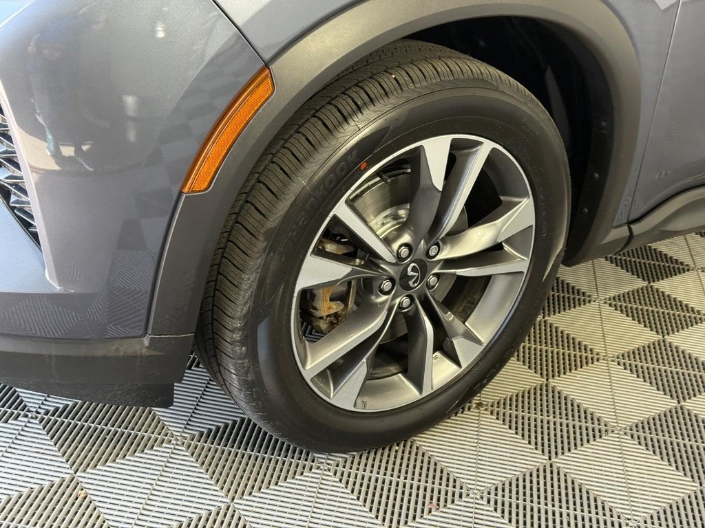 INFINITI QX60 Vehicle Full-screen Gallery Image 12