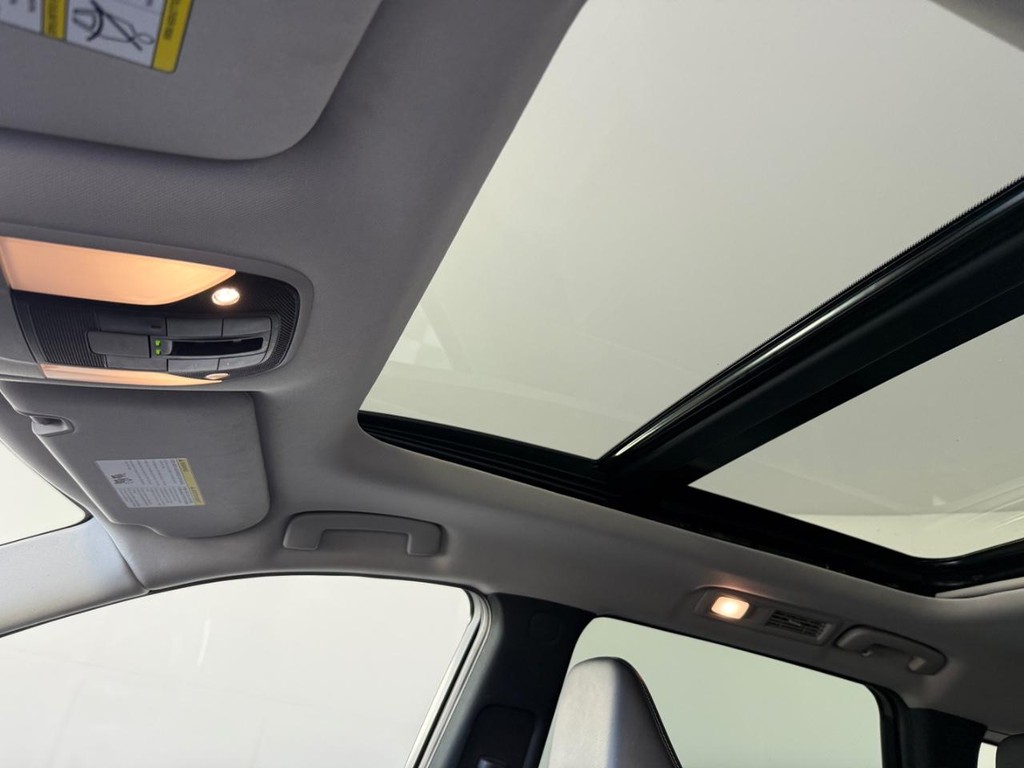 INFINITI QX60 Vehicle Full-screen Gallery Image 13