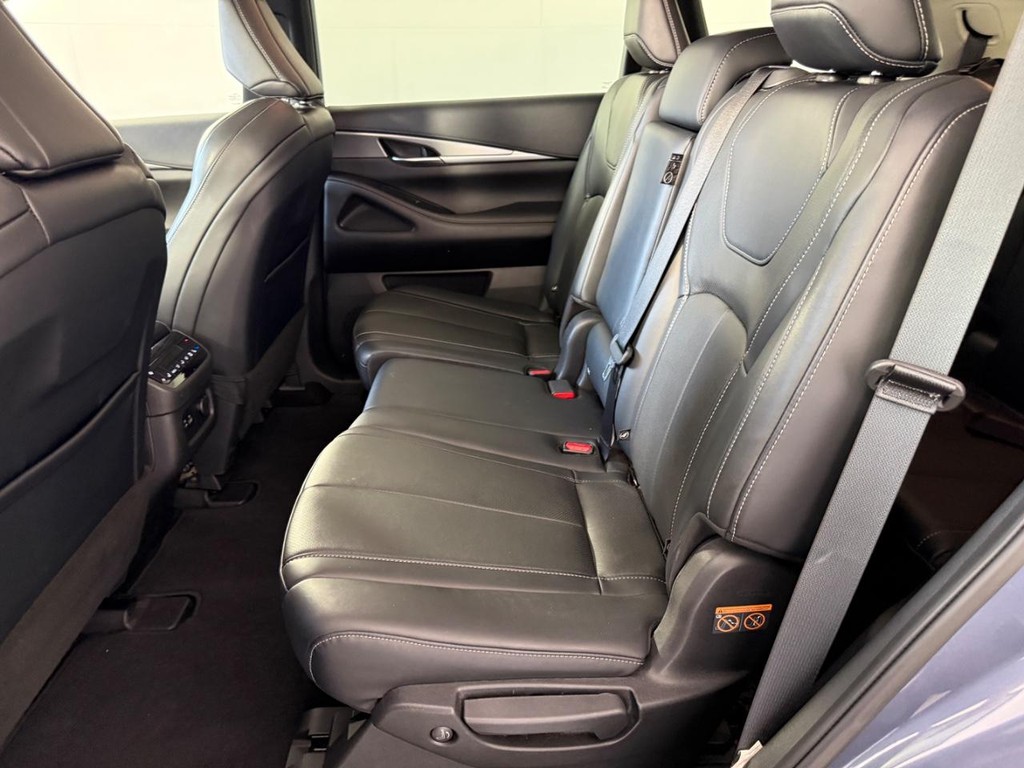 INFINITI QX60 Vehicle Full-screen Gallery Image 16