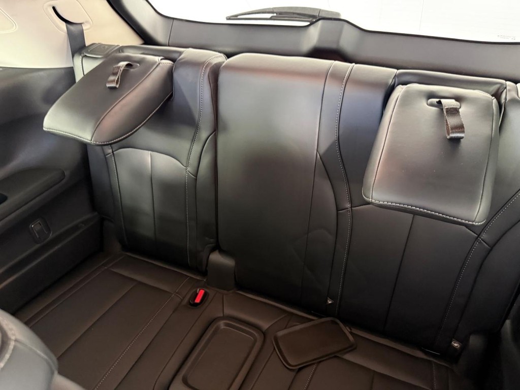 INFINITI QX60 Vehicle Full-screen Gallery Image 17