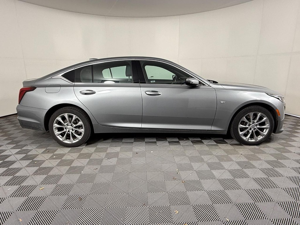 Cadillac CT5 Vehicle Full-screen Gallery Image 02