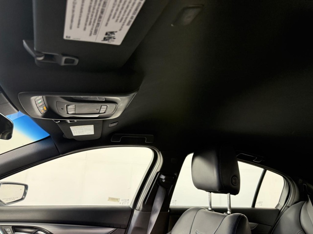 Cadillac CT5 Vehicle Full-screen Gallery Image 12