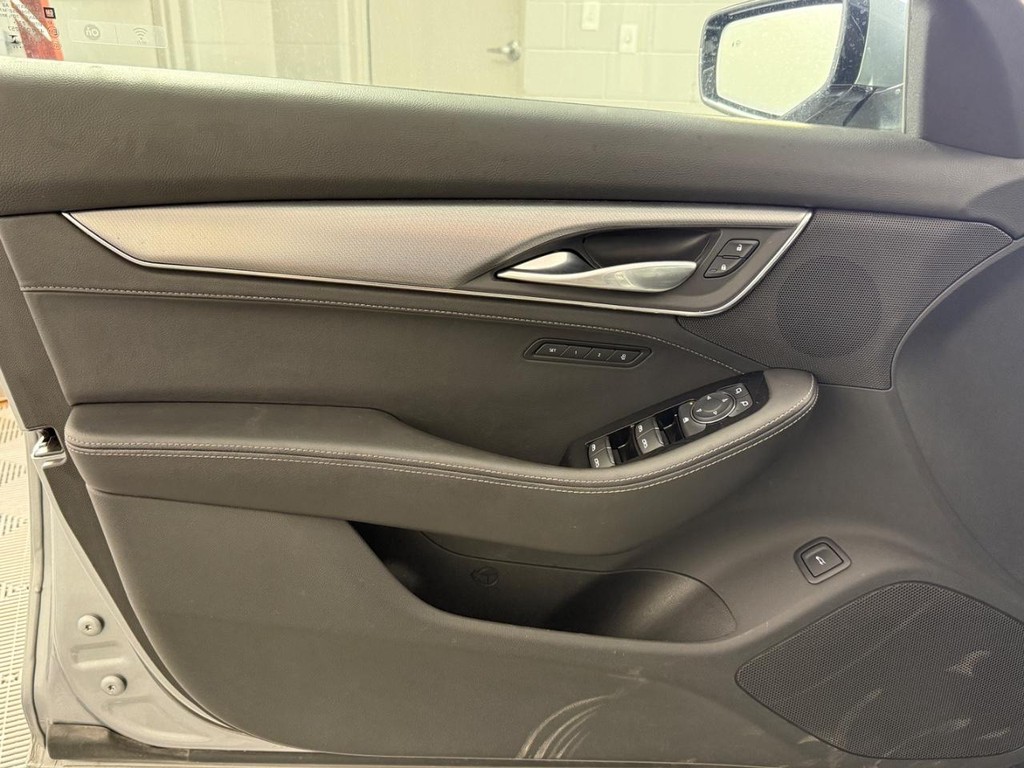 Cadillac CT5 Vehicle Full-screen Gallery Image 14