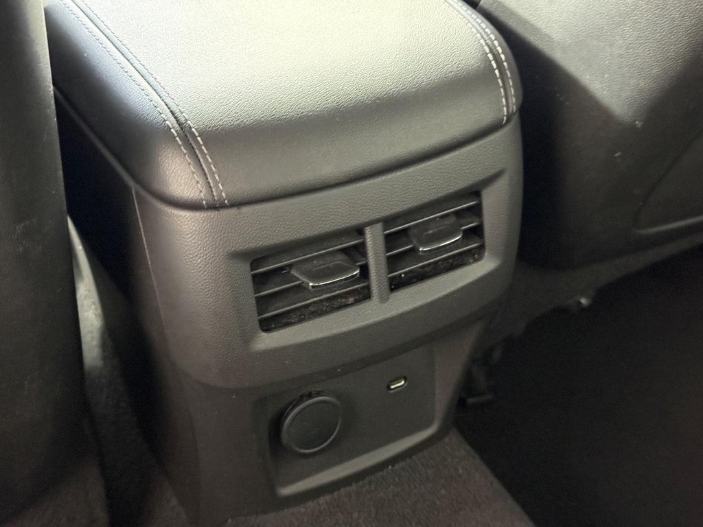 Cadillac CT5 Vehicle Full-screen Gallery Image 17