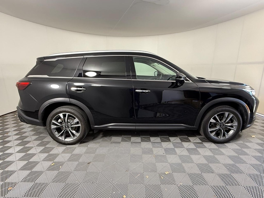 INFINITI QX60 Vehicle Full-screen Gallery Image 02