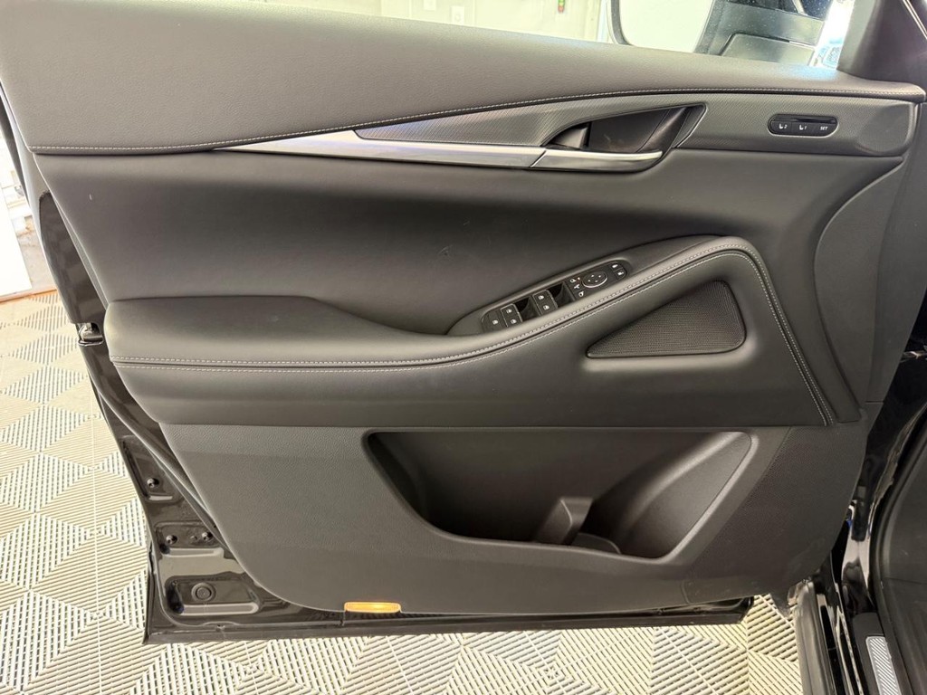 INFINITI QX60 Vehicle Full-screen Gallery Image 14