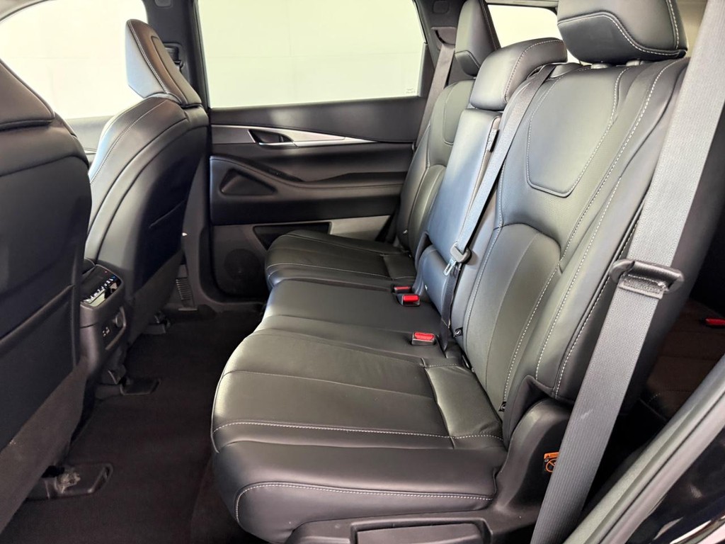 INFINITI QX60 Vehicle Full-screen Gallery Image 15