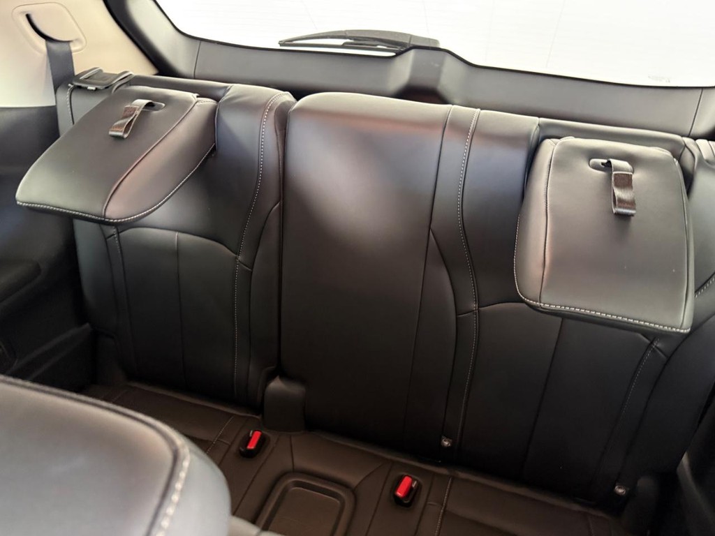 INFINITI QX60 Vehicle Full-screen Gallery Image 16