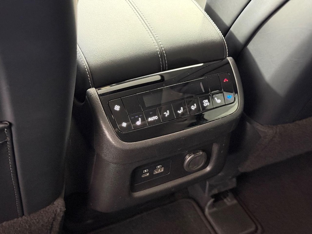 INFINITI QX60 Vehicle Full-screen Gallery Image 18