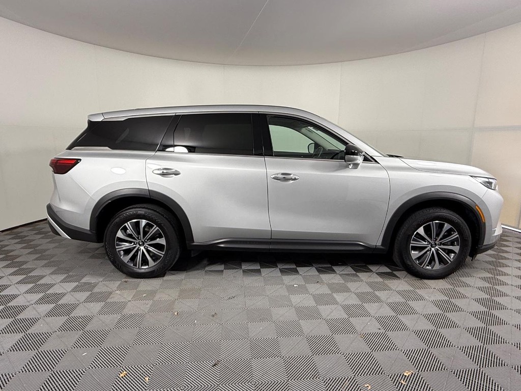 INFINITI QX60 Vehicle Full-screen Gallery Image 02