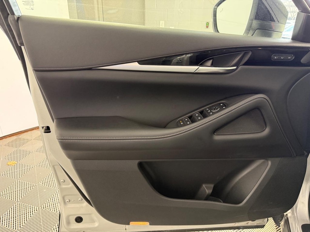 INFINITI QX60 Vehicle Full-screen Gallery Image 14