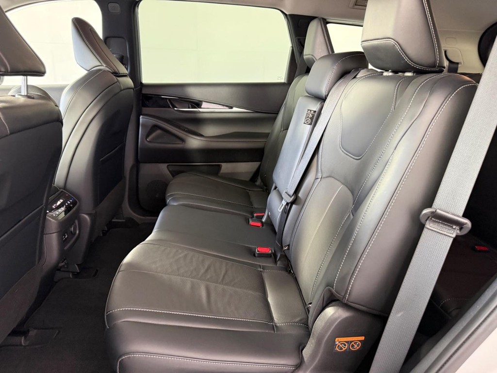 INFINITI QX60 Vehicle Full-screen Gallery Image 15