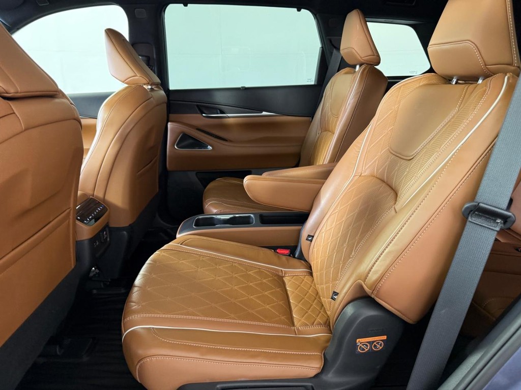 INFINITI QX60 Vehicle Full-screen Gallery Image 16
