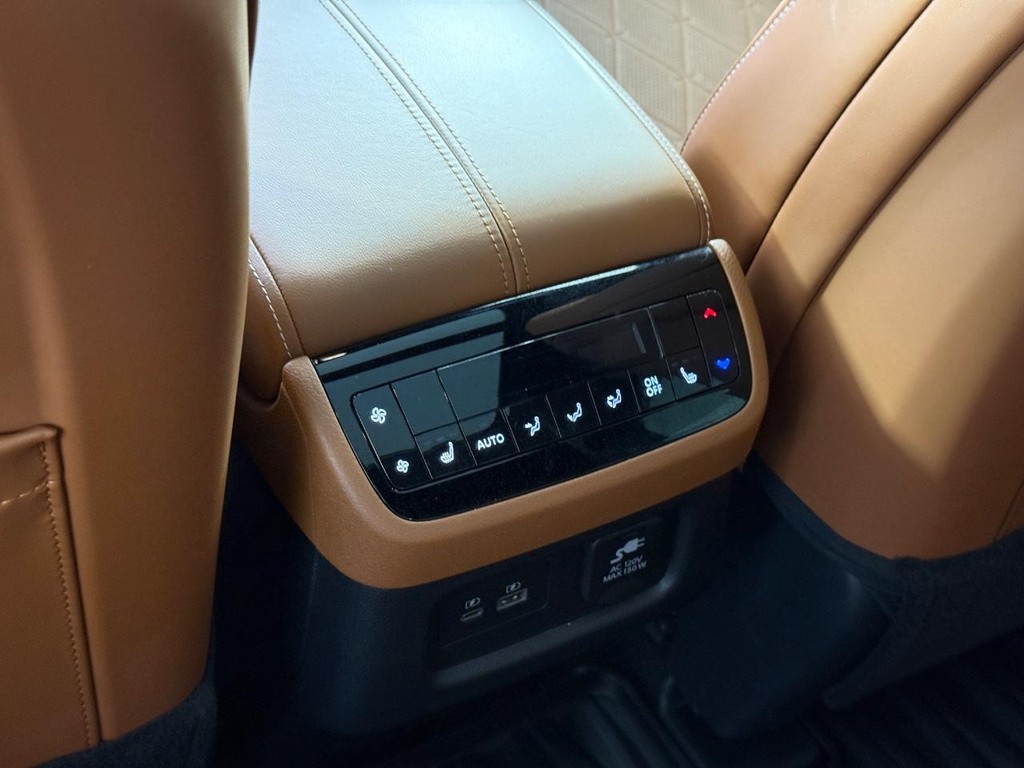 INFINITI QX60 Vehicle Full-screen Gallery Image 18