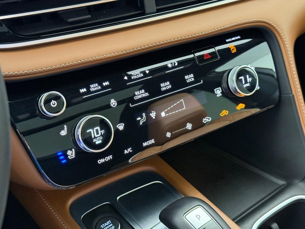 INFINITI QX60 Vehicle Full-screen Gallery Image 24