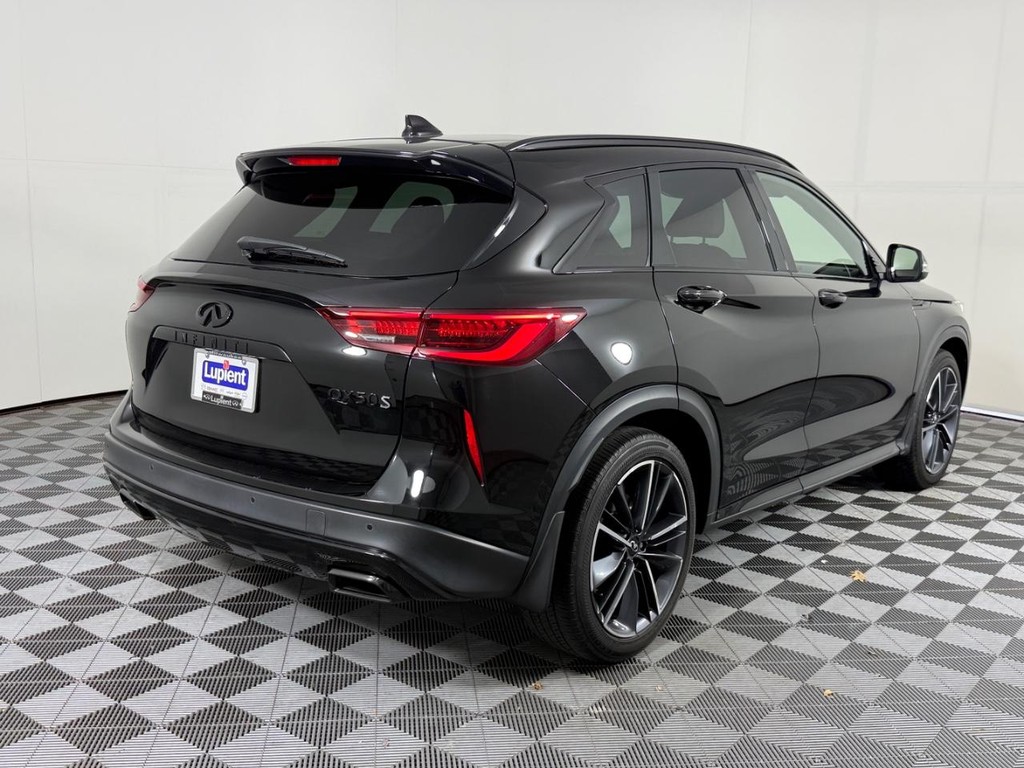 INFINITI QX50 Vehicle Full-screen Gallery Image 03