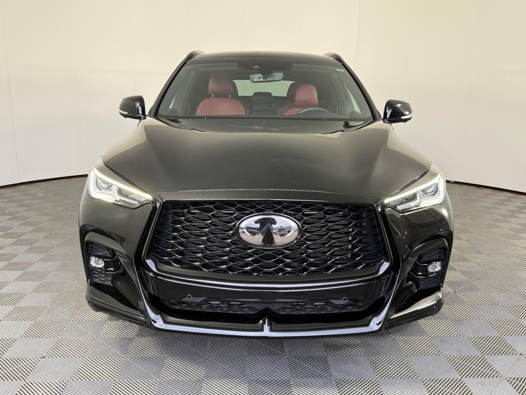 INFINITI QX50 Vehicle Full-screen Gallery Image 09