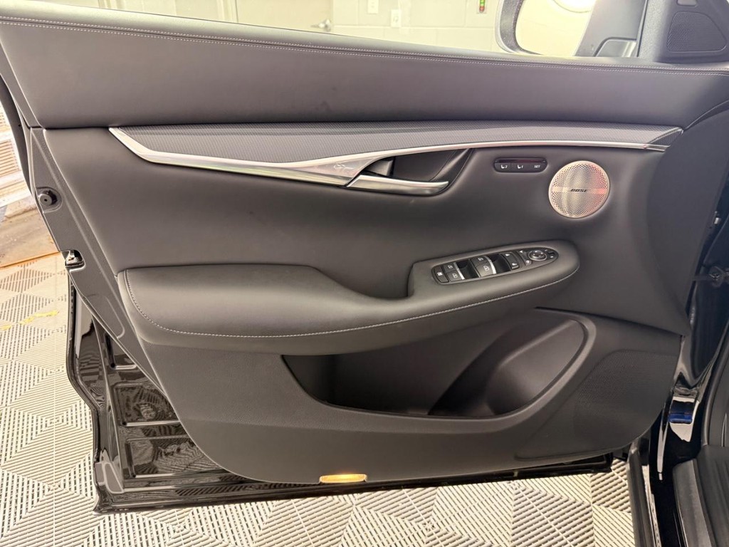 INFINITI QX50 Vehicle Full-screen Gallery Image 14