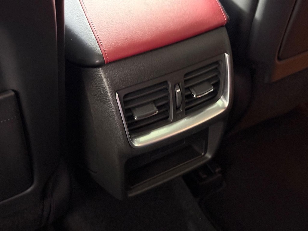INFINITI QX50 Vehicle Full-screen Gallery Image 17