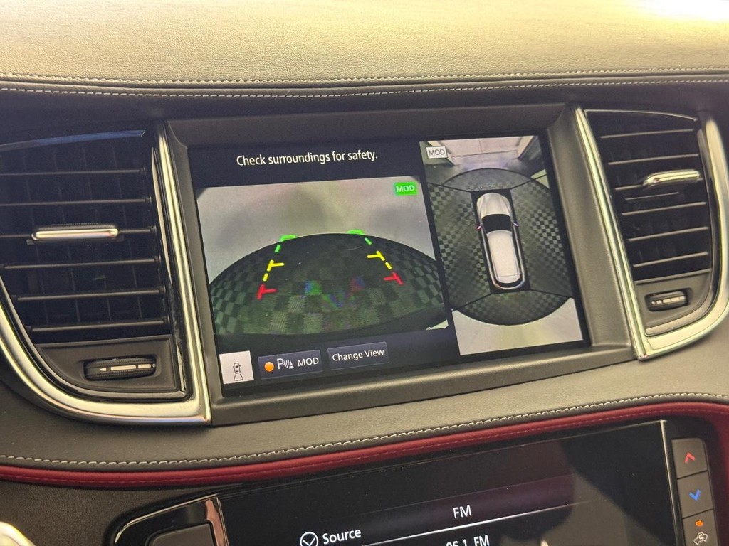 INFINITI QX50 Vehicle Full-screen Gallery Image 23
