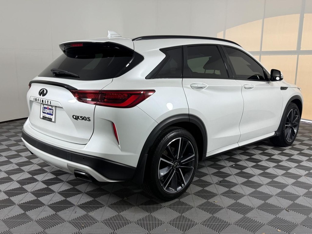 INFINITI QX50 Vehicle Full-screen Gallery Image 03