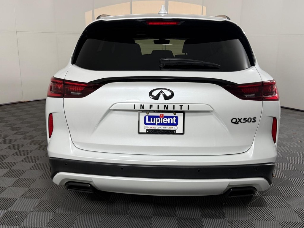 INFINITI QX50 Vehicle Full-screen Gallery Image 04