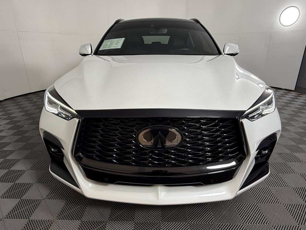 INFINITI QX50 Vehicle Full-screen Gallery Image 09