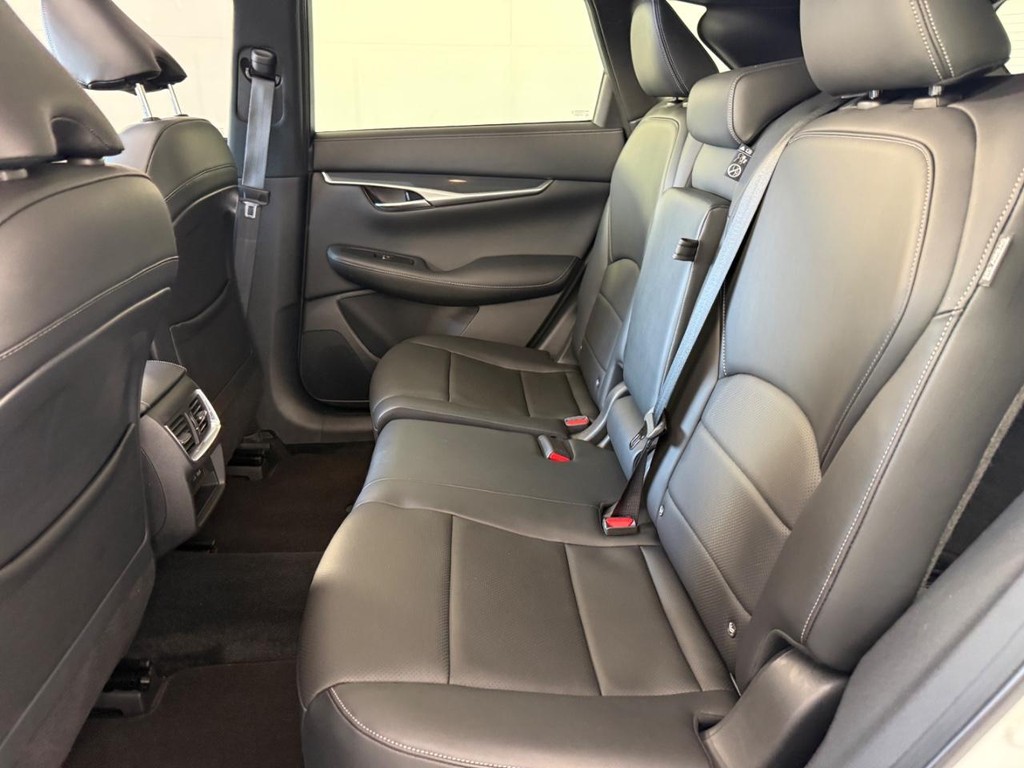 INFINITI QX50 Vehicle Full-screen Gallery Image 15