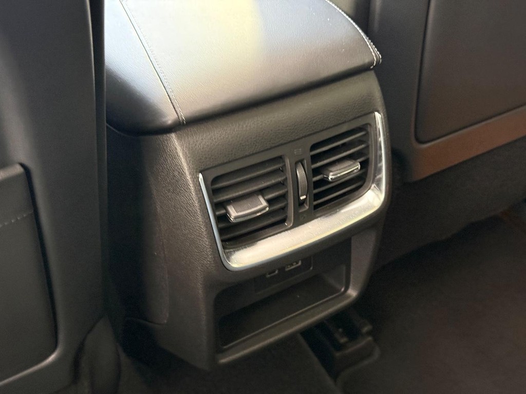 INFINITI QX50 Vehicle Full-screen Gallery Image 17