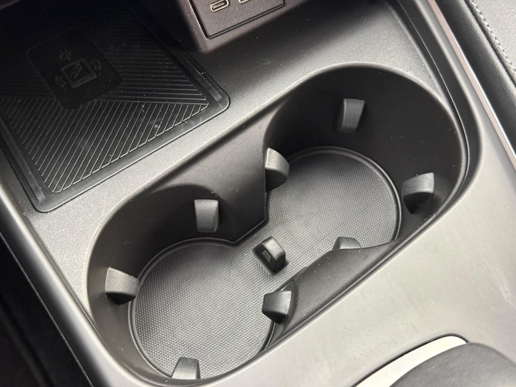 INFINITI QX50 Vehicle Full-screen Gallery Image 25