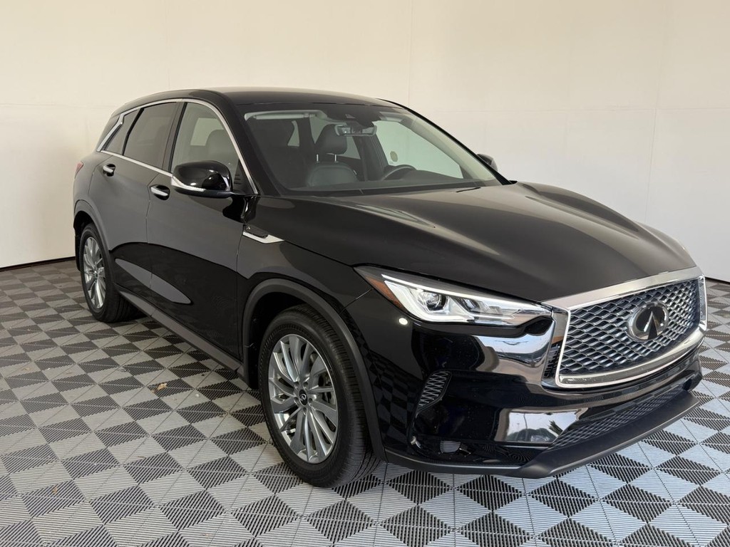 INFINITI QX50 Vehicle Full-screen Gallery Image 01
