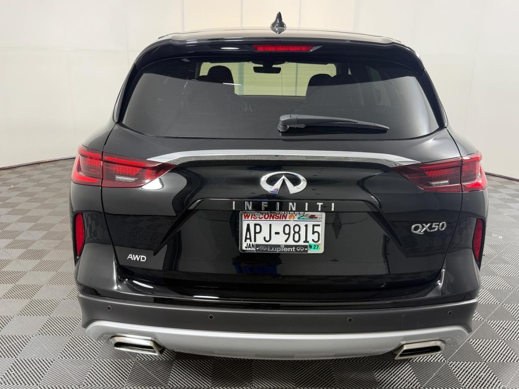 INFINITI QX50 Vehicle Full-screen Gallery Image 04