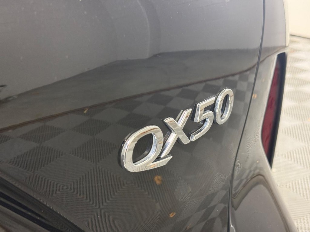 INFINITI QX50 Vehicle Full-screen Gallery Image 06