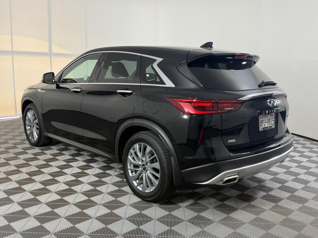 INFINITI QX50 Vehicle Full-screen Gallery Image 08