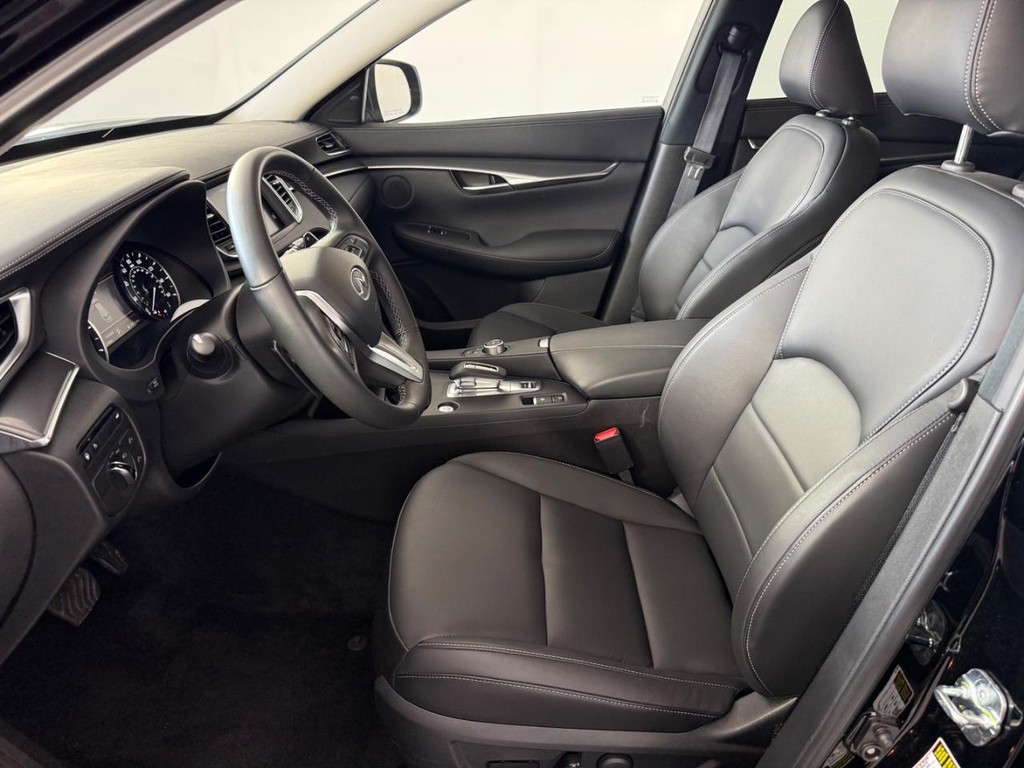 INFINITI QX50 Vehicle Full-screen Gallery Image 16