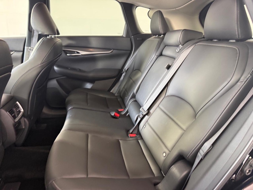 INFINITI QX50 Vehicle Full-screen Gallery Image 18