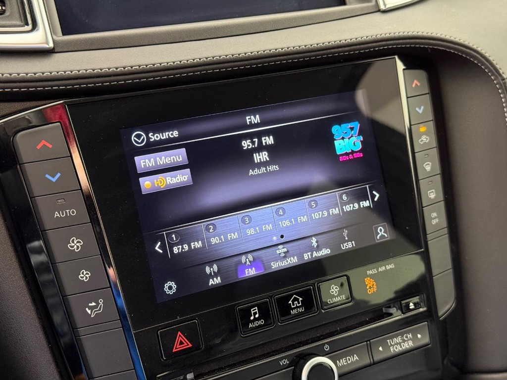 INFINITI QX50 Vehicle Full-screen Gallery Image 24