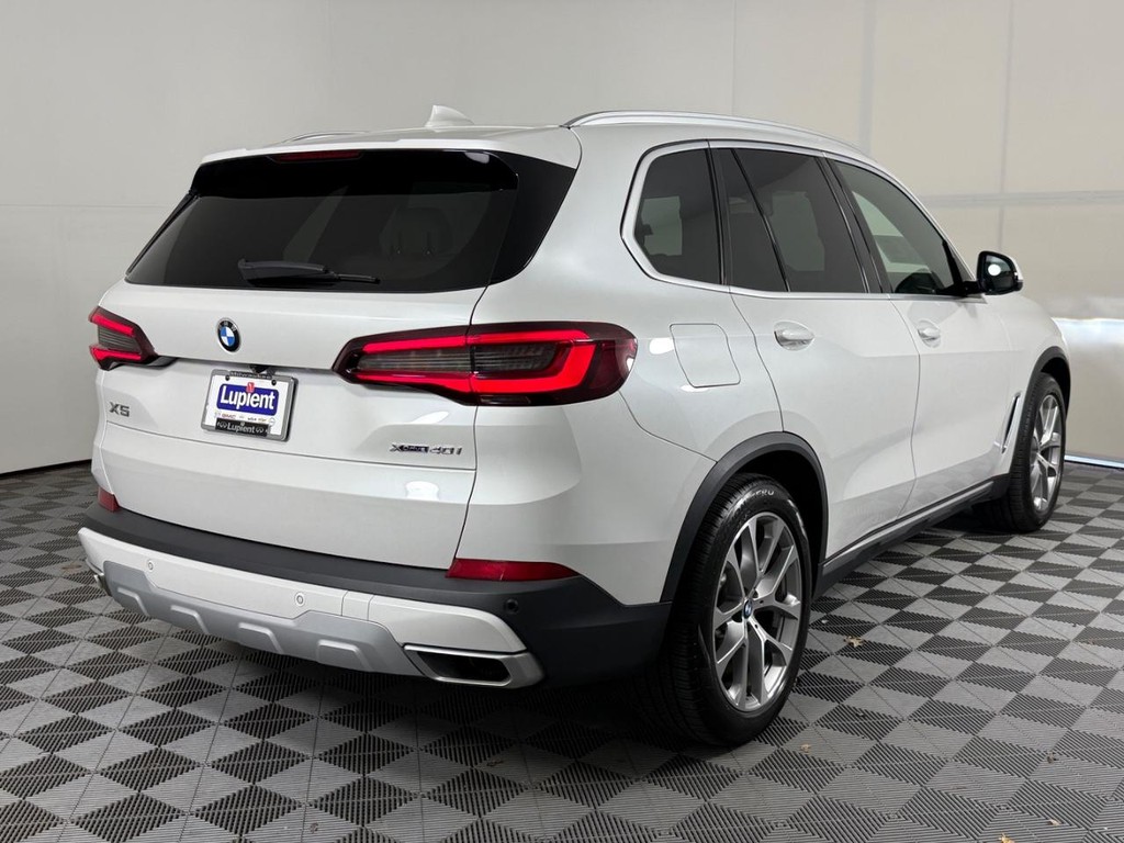 BMW X5 Vehicle Full-screen Gallery Image 03