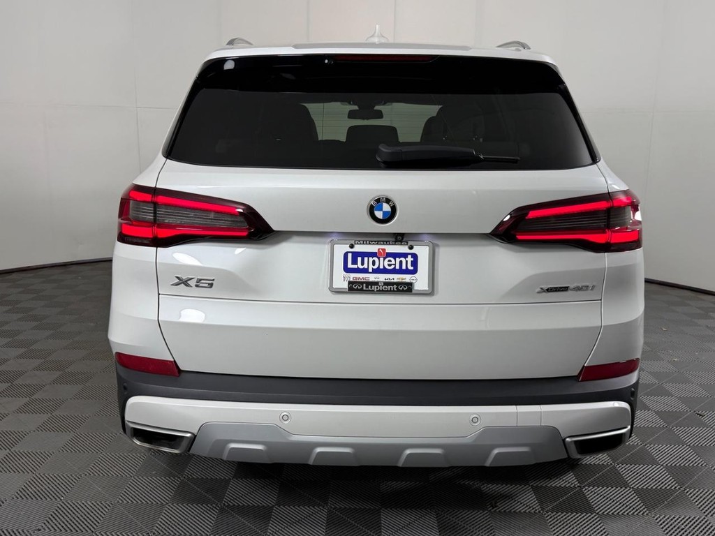 BMW X5 Vehicle Full-screen Gallery Image 04