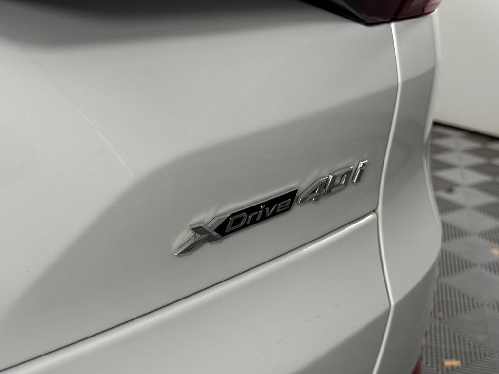 BMW X5 Vehicle Full-screen Gallery Image 06