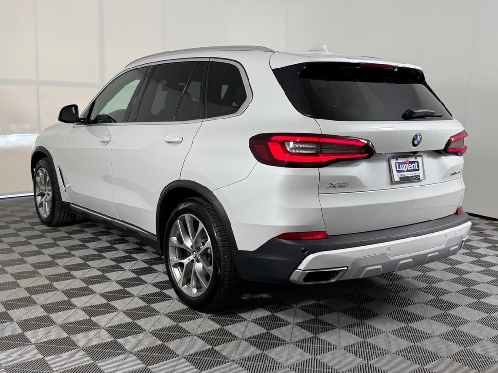 BMW X5 Vehicle Full-screen Gallery Image 08