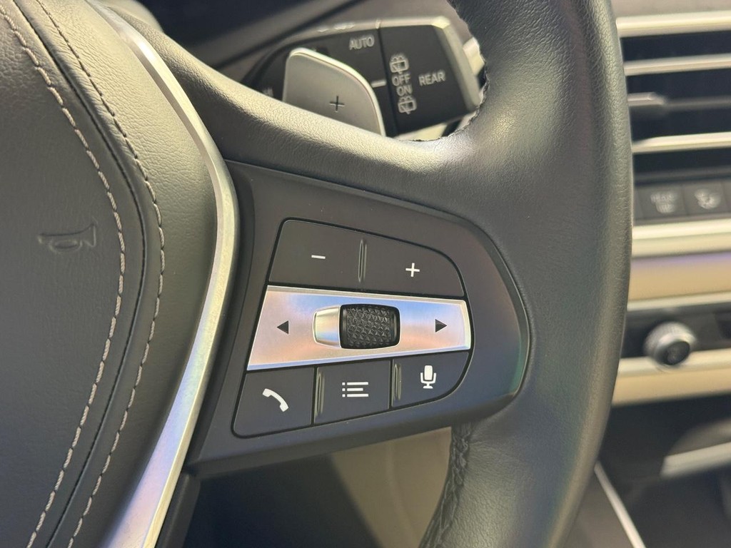 BMW X5 Vehicle Full-screen Gallery Image 20