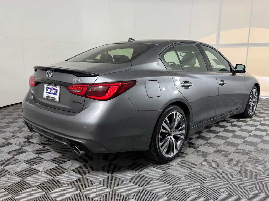 INFINITI Q50 Vehicle Full-screen Gallery Image 03