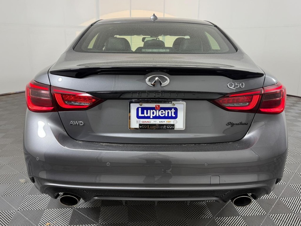 INFINITI Q50 Vehicle Full-screen Gallery Image 04