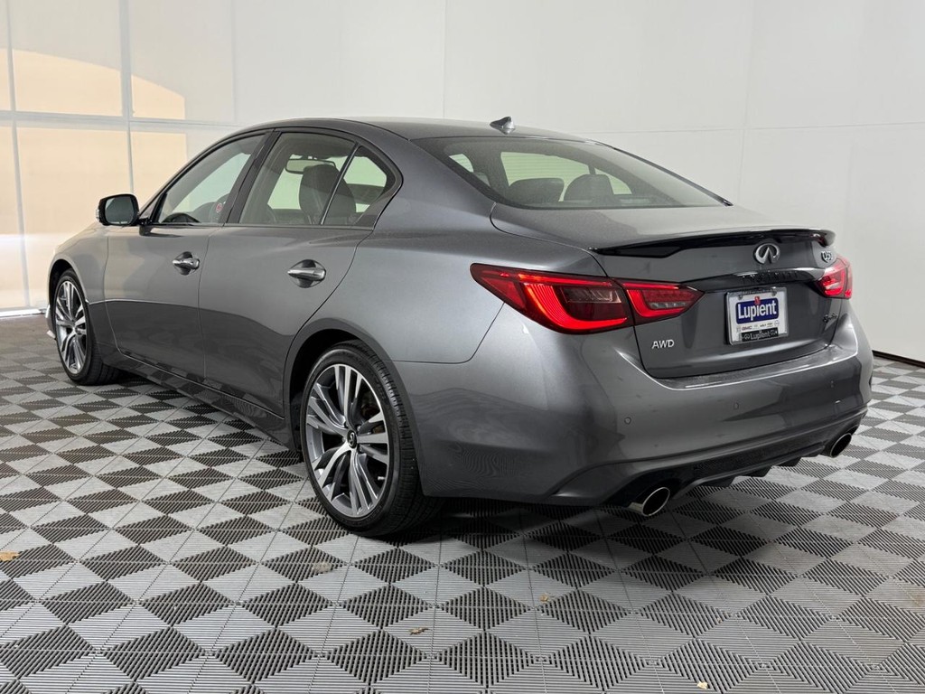INFINITI Q50 Vehicle Full-screen Gallery Image 08