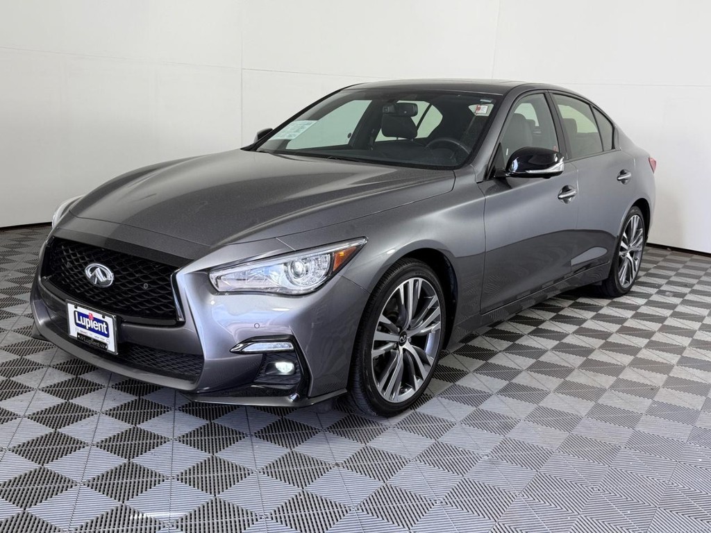 INFINITI Q50 Vehicle Full-screen Gallery Image 09