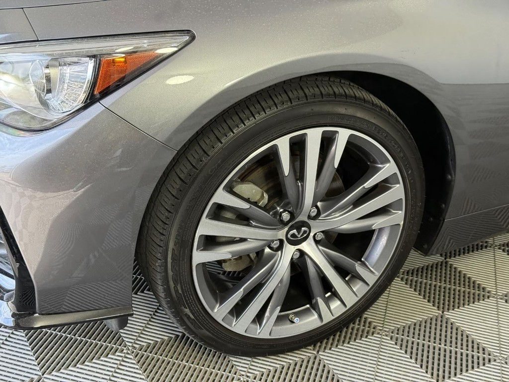 INFINITI Q50 Vehicle Full-screen Gallery Image 12