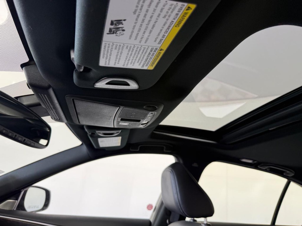 INFINITI Q50 Vehicle Full-screen Gallery Image 13